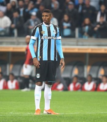 Palmeiras tem interesse em Jean Pyerre. Presidente do Grêmio descarta negociacão.