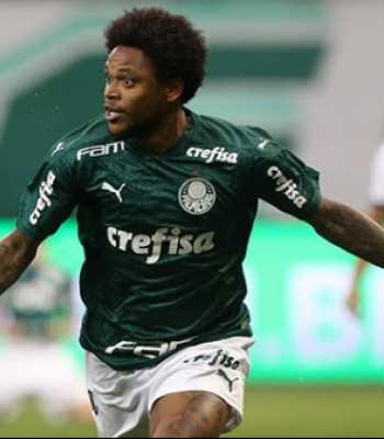 APÓS POSTAGENS DE PAI E IRMÃO, ASSESSORIA DE LUIZ ADRIANO DIVULGA NOTA DE ESCLARECIMENTO 