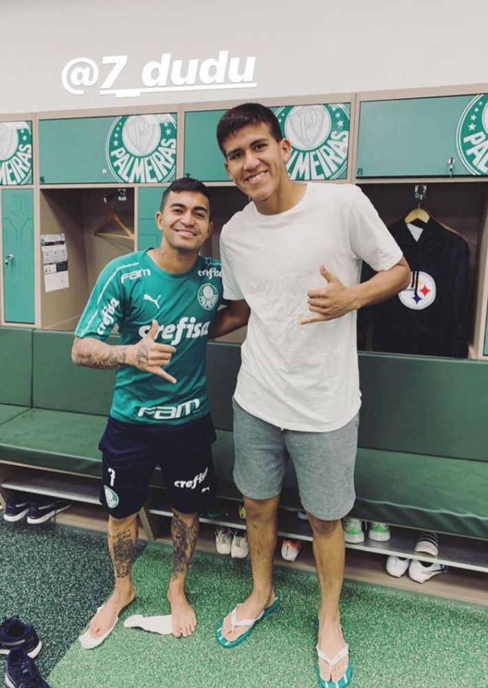 Zagueiro publica foto com o atacante Dudu, em seu Instagram.